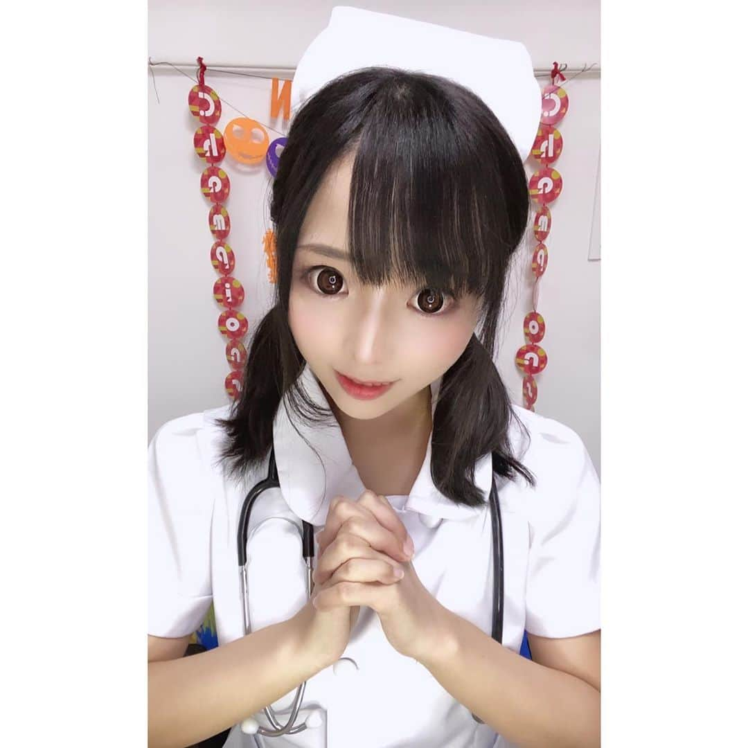 なつみさんのインスタグラム写真 - (なつみInstagram)「ハロウィン🎃コスプレ祭りVol.2💗 10月7日はナース💉コスでの配信でした🥰  なつみ病ウイルス感染者様、集合〜🥳💓  【告知】本日8日からPocochaアイテム「魔法のお城」 を下さった方にその日のコスプレ写真のポストカード💌をプレゼントします😘 可愛いポストカードを作るので、たくさん参加してもらえたら嬉しいです💞  #ライブ配信#Pococha#Pocochaライバー#ポコチャ#ライバー#バセドウ病#吃音症#八重歯#宅建士#宅建#宅地建物取引士#不動産営業#イギリス留学#🧢なつみ👻🍊Natsumi#ナースコスプレ#ナースコス#ハロウィンコスプレ#コスプレ配信#歴史韓ドラ#洋楽」10月8日 17時57分 - natsumipeanuts