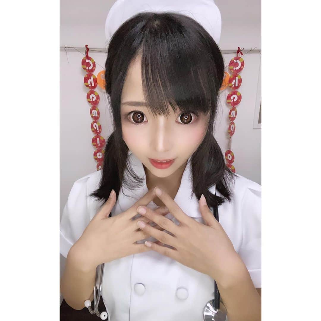 なつみさんのインスタグラム写真 - (なつみInstagram)「ハロウィン🎃コスプレ祭りVol.2💗 10月7日はナース💉コスでの配信でした🥰  なつみ病ウイルス感染者様、集合〜🥳💓  【告知】本日8日からPocochaアイテム「魔法のお城」 を下さった方にその日のコスプレ写真のポストカード💌をプレゼントします😘 可愛いポストカードを作るので、たくさん参加してもらえたら嬉しいです💞  #ライブ配信#Pococha#Pocochaライバー#ポコチャ#ライバー#バセドウ病#吃音症#八重歯#宅建士#宅建#宅地建物取引士#不動産営業#イギリス留学#🧢なつみ👻🍊Natsumi#ナースコスプレ#ナースコス#ハロウィンコスプレ#コスプレ配信#歴史韓ドラ#洋楽」10月8日 17時57分 - natsumipeanuts