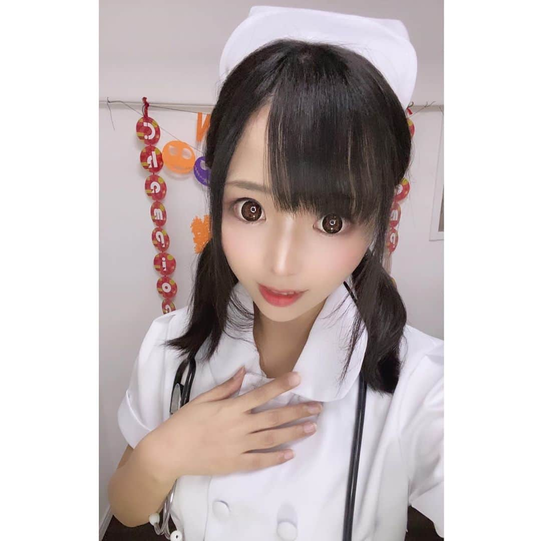 なつみさんのインスタグラム写真 - (なつみInstagram)「ハロウィン🎃コスプレ祭りVol.2💗 10月7日はナース💉コスでの配信でした🥰  なつみ病ウイルス感染者様、集合〜🥳💓  【告知】本日8日からPocochaアイテム「魔法のお城」 を下さった方にその日のコスプレ写真のポストカード💌をプレゼントします😘 可愛いポストカードを作るので、たくさん参加してもらえたら嬉しいです💞  #ライブ配信#Pococha#Pocochaライバー#ポコチャ#ライバー#バセドウ病#吃音症#八重歯#宅建士#宅建#宅地建物取引士#不動産営業#イギリス留学#🧢なつみ👻🍊Natsumi#ナースコスプレ#ナースコス#ハロウィンコスプレ#コスプレ配信#歴史韓ドラ#洋楽」10月8日 17時57分 - natsumipeanuts