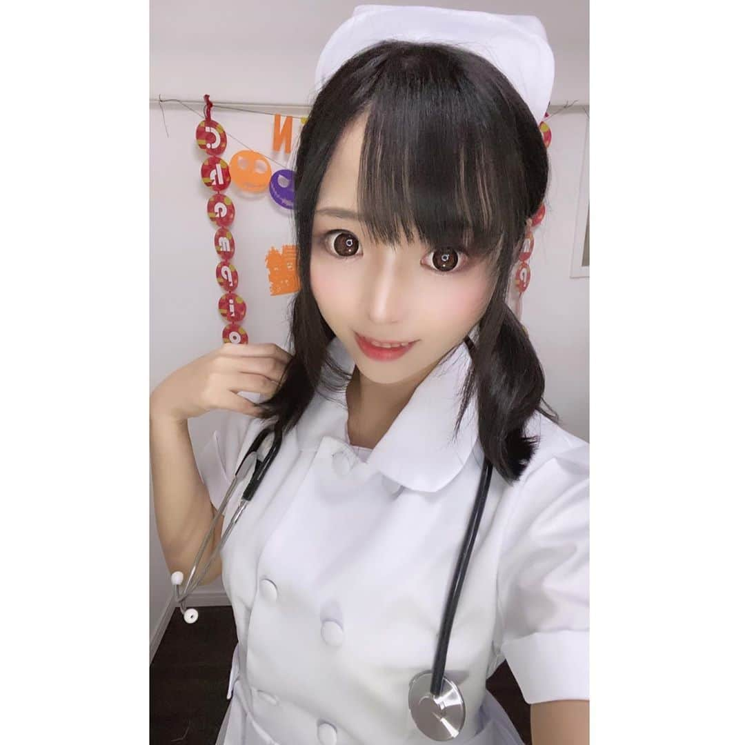 なつみさんのインスタグラム写真 - (なつみInstagram)「ハロウィン🎃コスプレ祭りVol.2💗 10月7日はナース💉コスでの配信でした🥰  なつみ病ウイルス感染者様、集合〜🥳💓  【告知】本日8日からPocochaアイテム「魔法のお城」 を下さった方にその日のコスプレ写真のポストカード💌をプレゼントします😘 可愛いポストカードを作るので、たくさん参加してもらえたら嬉しいです💞  #ライブ配信#Pococha#Pocochaライバー#ポコチャ#ライバー#バセドウ病#吃音症#八重歯#宅建士#宅建#宅地建物取引士#不動産営業#イギリス留学#🧢なつみ👻🍊Natsumi#ナースコスプレ#ナースコス#ハロウィンコスプレ#コスプレ配信#歴史韓ドラ#洋楽」10月8日 17時57分 - natsumipeanuts