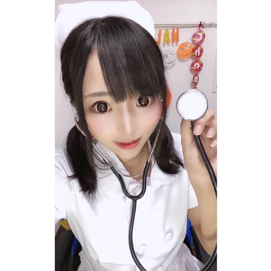 なつみさんのインスタグラム写真 - (なつみInstagram)「ハロウィン🎃コスプレ祭りVol.2💗 10月7日はナース💉コスでの配信でした🥰  なつみ病ウイルス感染者様、集合〜🥳💓  【告知】本日8日からPocochaアイテム「魔法のお城」 を下さった方にその日のコスプレ写真のポストカード💌をプレゼントします😘 可愛いポストカードを作るので、たくさん参加してもらえたら嬉しいです💞  #ライブ配信#Pococha#Pocochaライバー#ポコチャ#ライバー#バセドウ病#吃音症#八重歯#宅建士#宅建#宅地建物取引士#不動産営業#イギリス留学#🧢なつみ👻🍊Natsumi#ナースコスプレ#ナースコス#ハロウィンコスプレ#コスプレ配信#歴史韓ドラ#洋楽」10月8日 17時57分 - natsumipeanuts