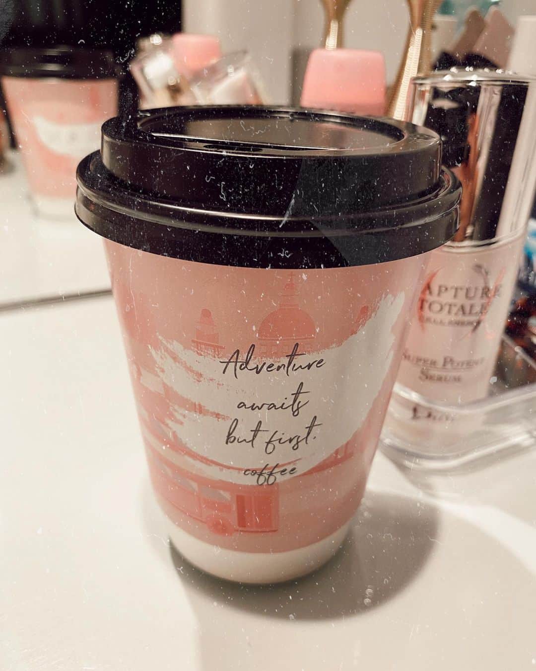 シャニーナ・シャイクのインスタグラム：「☕️💕」