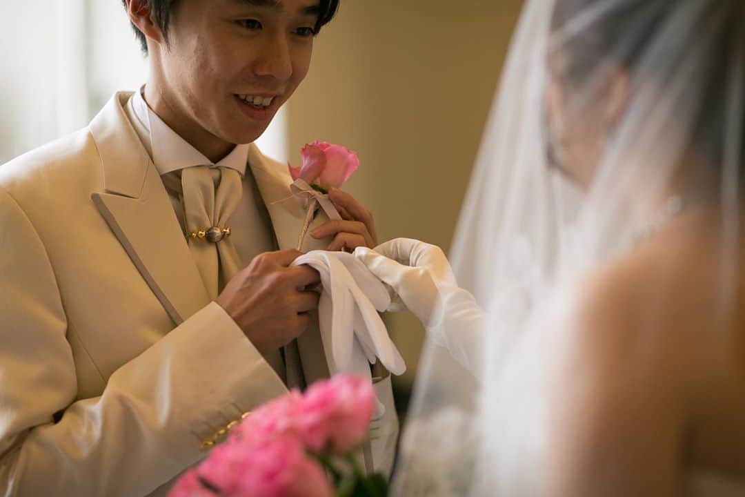 富山結婚式 ヴィラグランディス富山さんのインスタグラム写真 - (富山結婚式 ヴィラグランディス富山Instagram)「, , , 楽しいことや幸せ 時に訪れる、 深い悲しみや悔しさを分かち合える 　あなたがいる という奇跡。 , 今までひとりで生きてきた人生が ふたりになる。 , , , そんなお二人の最幸の門出をお手伝いします , , , , #ヴィラグランディス富山 他の写真も気になる方はプロフィールから 公式HPをご覧下さい▶︎▶︎▶︎」10月8日 17時59分 - villagrandis_toyama