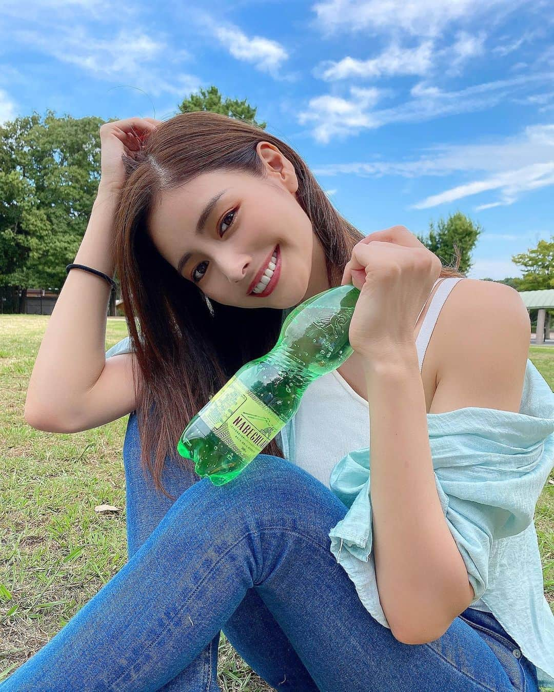 得あゆさんのインスタグラム写真 - (得あゆInstagram)「もうだいぶこの炭酸水ばっかり飲んでるから みんな覚えてきたんじゃない？！🤣🤣🤣💭 炭酸水ってごくごく飲んちゃう すっきりする☺️💭💭💭✨ ・ ・ ・ ・ ・ ・ ・ ・ ・ ・ ・ ・ ・ ・ @nabeghlavi.japan #体質改善#ダイエット#水分補給#nabeghlavi #ナベグラヴィ#ナベグラヴィジャパン#天然炭酸水#美容ドリンク#美炭酸#自炊#ご飯#手料理#スタイル#ダイエット飯#スポーツ#運動#ダイエット#スタイル#健康#美容#ダンス#バドミントン#インスタ映え#カメラ女子#撮影#写真好きな人と繋がりたい#ナチュラルメイク#sportygirl#denim#sparkling#dietfood#japanesegirl」10月8日 18時01分 - tokuayu819