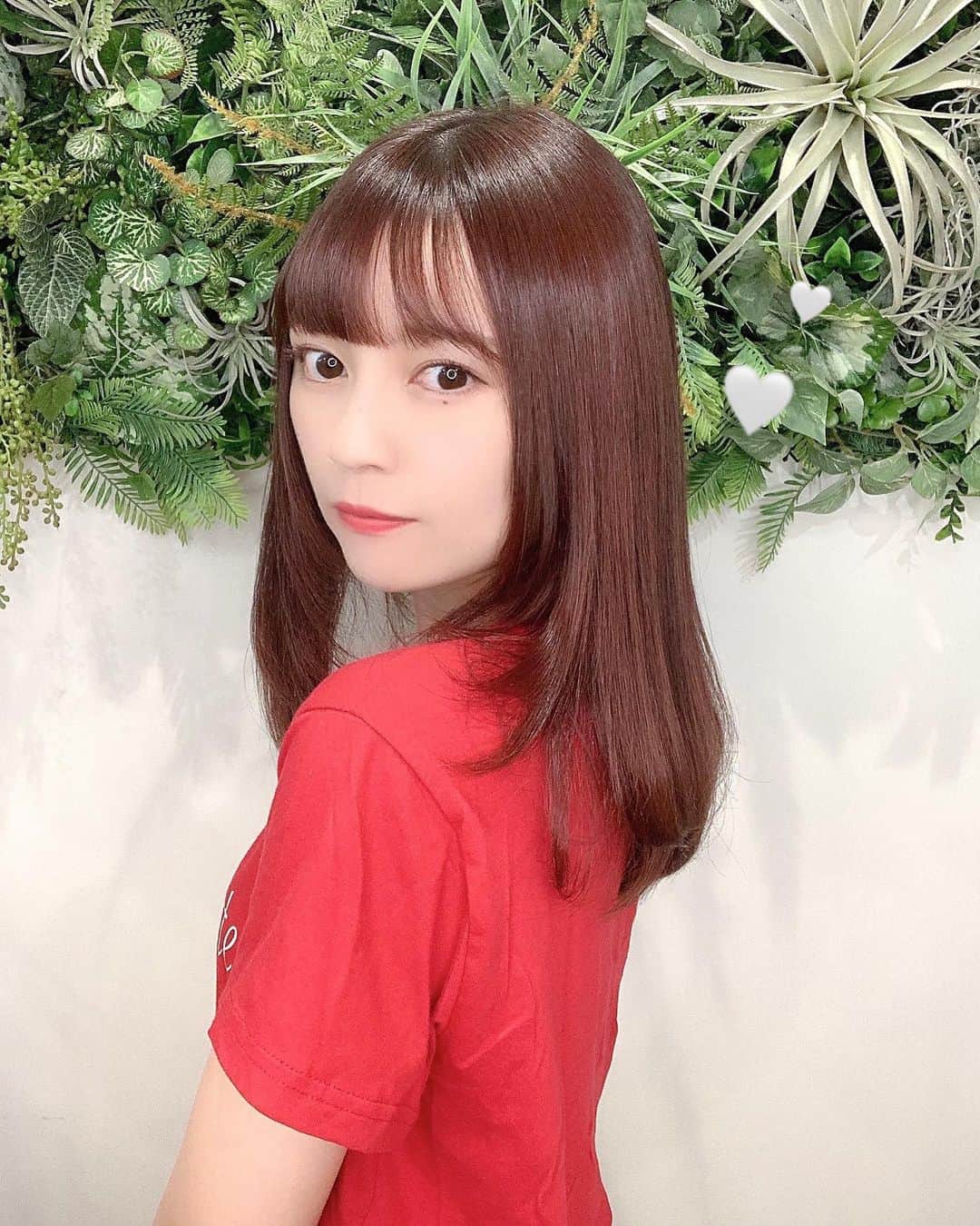 廣川奈々聖のインスタグラム：「1ヶ月ぶりに、Regen Labさんで水素抗酸化トリートメントをしてもらいました！🐇🧴❤︎﻿ ﻿ ﻿ 写真は 軽くストレートアイロンをしてもらった後だけど、アイロンを通さなくてサラサラな仕上がりになるの 本当にすごいし、先月よりもサラサラが増して嬉しすぎる〜、😭﻿！ ﻿ ﻿ 髪が傷んで悩んでる人に1度は行ってみて欲しい美容院です！﻿ ﻿ @regen_lab_ 有難うございました☁♡﻿ ﻿ ﻿ ﻿ ﻿#美容院#青山美容院#regenlab#トリートメント#hairsalon」