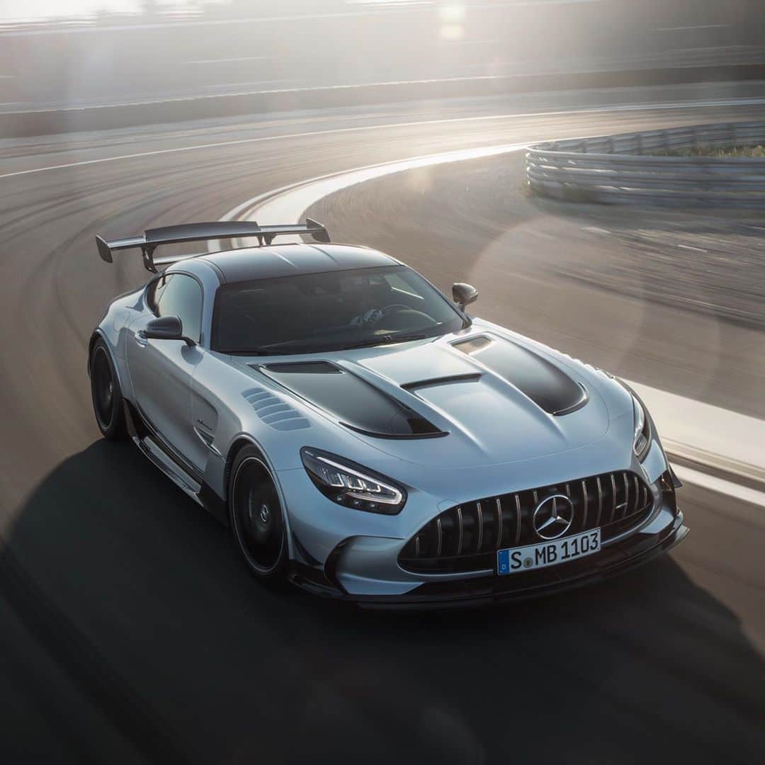 MERCEDES AMG PETRONASさんのインスタグラム写真 - (MERCEDES AMG PETRONASInstagram)「Unorthodox. Untamed. Ultimate. 🔥 Where would you take the iconic @mercedesamg GT Black Series for a spin? 🖤🌎 . . . [Kraftstoffverbrauch kombiniert: 12,8 l/100km  CO₂-Emissionen kombiniert: 292 g/km  mbe.4/DAT-Leitfaden  Mercedes-AMG GT Black Series]」10月8日 18時04分 - mercedesamgf1