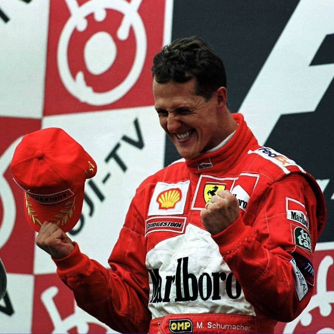 F1さんのインスタグラム写真 - (F1Instagram)「A special, special race 🤩  On this day 20 years ago, Michael Schumacher won the first of his five world championships with Ferrari after a memorable victory at Suzuka - it was the Scuderia's first drivers' title for 21 years! 🏆  #OnThisDay #F1 #Formula1 #Motorsports @scuderiaferrari @michaelschumacher #KeepFightingMichael」10月8日 18時06分 - f1