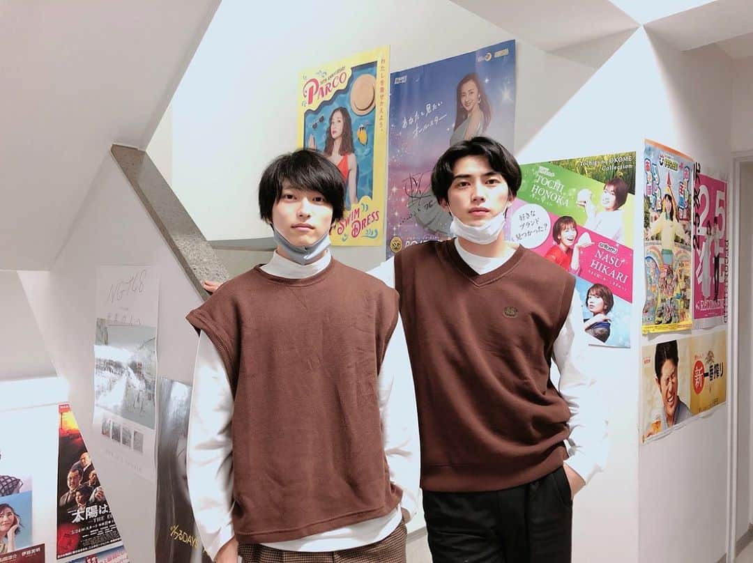 のインスタグラム：「今日事務所に行ったら まさかの西野くんと服装丸かぶりでドッペルゲンガーがいるかと思った笑😎」