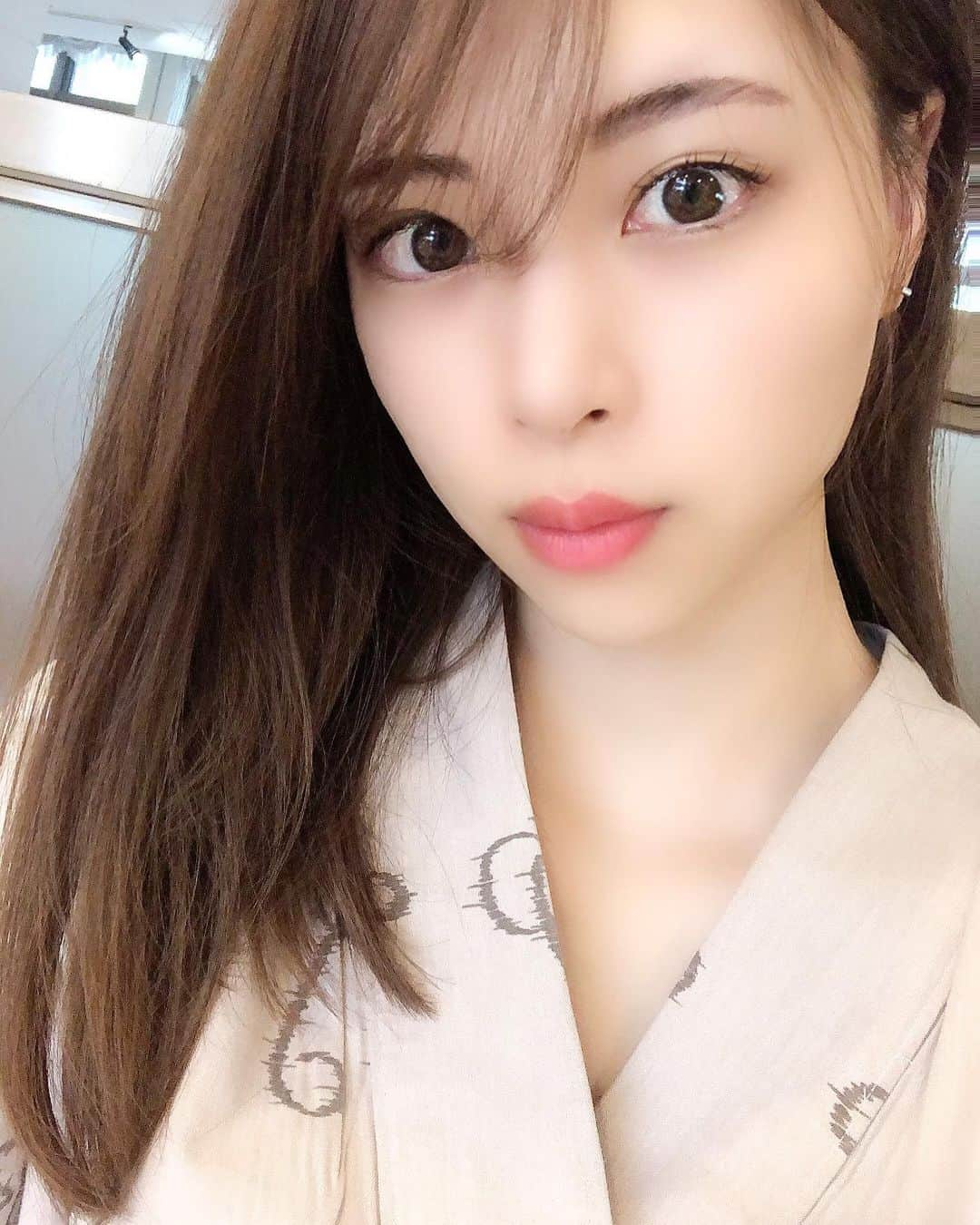 山本成美さんのインスタグラム写真 - (山本成美Instagram)「@sbeautyclinic   オゾンスチームクレンジングと レブライトでお肌ちゅる✨ ・ 次は顎肉撃退しに行く！笑 ・ ・  #エスビューティークリニック #sbeautyclinic #毛穴ケア #美肌ケア #美容垢 #実体験 #レブライト #オゾンスチームクレンジグ #ピーリング #医療痩身 #アンチエイジング #レーザートーニング #beautyclinic #beautystaglam」10月8日 18時10分 - narumi_vivi