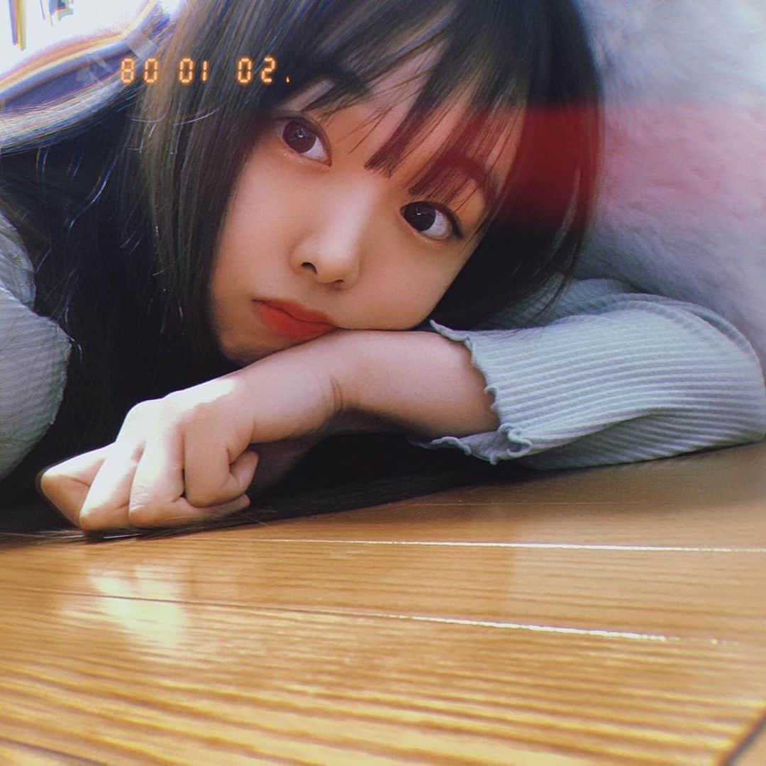 のインスタグラム：「べこ ૮₍´｡• ᵕ •｡`₎ა ・ ・ 10月START⚑⁎∗ ・ ・ こんにちは。渡邉瑚白です。 ・ ・ 今月もよろしくお願いします。 ごろごろ⊂⌒っ´ω`)っ #dorothylittlehappy」