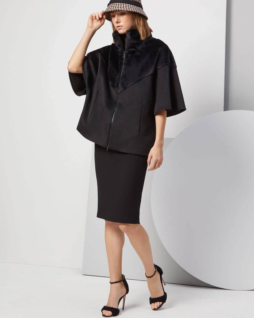 のインスタグラム：「Choose your style! Check out our latest arrivals on cinziarocca.com」