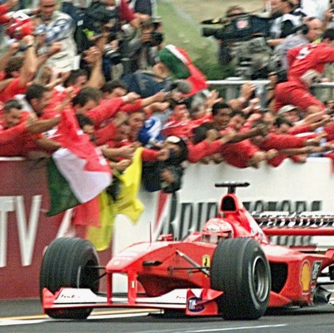 のインスタグラム：「Already 20 years ago - #OnThisDay in 2000, Michael secured his first driver’s title with @scuderiaferrari – an explosion of emotions! 💥💥💥 @f1 @keepfighting 🏎🏆  Heute vor unglaublichen 20 Jahren sicherte Michael den ersten WM-Titel für Ferrari. Eine Explosion der Emotionen!」