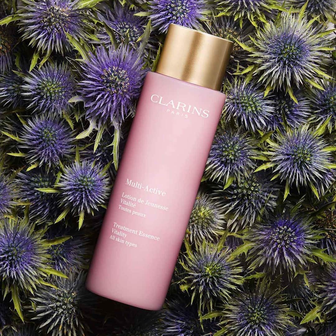 Clarins Australiaさんのインスタグラム写真 - (Clarins AustraliaInstagram)「Effortlessly nourishing and gentle upon skin, our Multi-Active Treatment Essence combines:⁣ ⁣ 🌿 Wild Teasel to increase cell vitality and boost skin energy⁣ 🌿 Acerola Seed Extract to boost skin radiance⁣ 🌿 Myrothamus Extract to slow down cellular ageing⁣ ⁣ The result? More supple, moisturised and revitalised skin 💫⁣ ⁣ #ClarinsAus #ClarinsSkincare」10月8日 18時30分 - clarinsanz