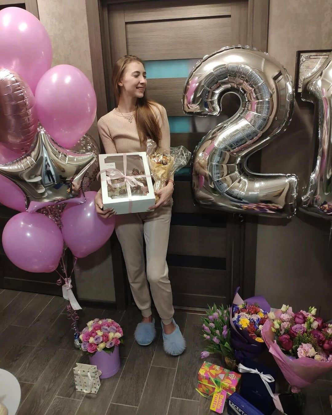 Veronika Rudychevaのインスタグラム：「#21 🙈🥳💥 . . . Всегда 16👌🏼🤪🥰」