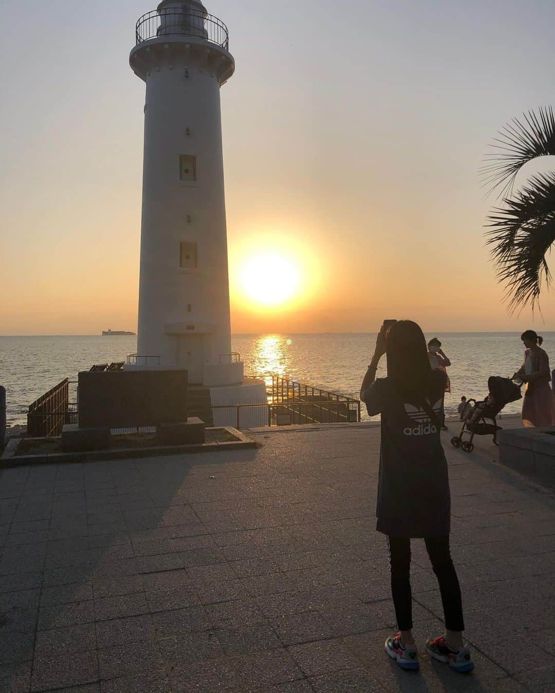 安井由香子さんのインスタグラム写真 - (安井由香子Instagram)「・ ・ 夕日すごい綺麗かった。🌻」10月8日 10時07分 - yukapon0018