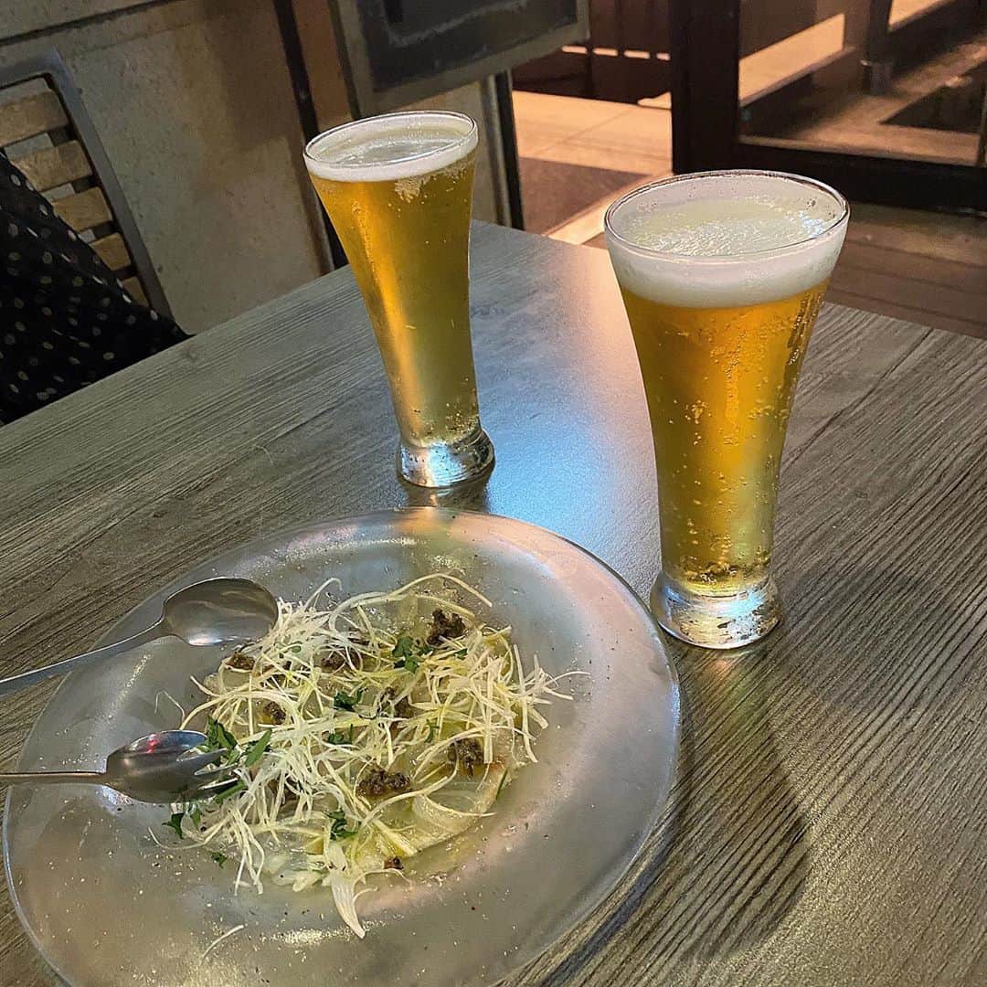 山内遥さんのインスタグラム写真 - (山内遥Instagram)「.  友達といる時だけ飲む幸せ〜🥂❤︎ #PIZZASALVATORECUOMO 🍕🍃 テラス席が気持ちよくて最高だった☺︎ . #サルヴァトーレ」10月8日 10時27分 - haruka__yamauchi