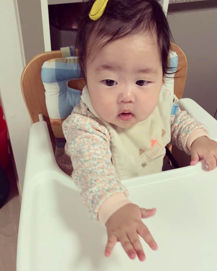 イ・ユンジのインスタグラム：「#모닝소울#곱슬머리아가씨 이유식을내놓아라」