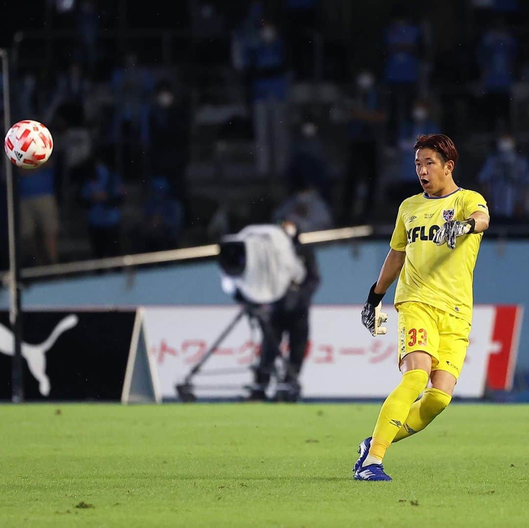 林彰洋さんのインスタグラム写真 - (林彰洋Instagram)「Levain cup  vs川崎 川崎をリスペクトしてるからこその布陣であった事は間違いない。 そんな中でチーム一丸となる闘いができた。 リーグ戦ではチームとして叩かれて、どん底まで落とされた。 その雪辱の想いを持って今回は挑めたと思う。 ただ監督選手サポーター 皆んなが思ってる通りまだ何も勝ち得てない。 一戦一戦闘っていきましょう🤝 応援ありがとうございました❗️ #ルヴァンカップ #vs川崎フロンターレ #fctokyo」10月8日 10時33分 - aki_hayashi0507