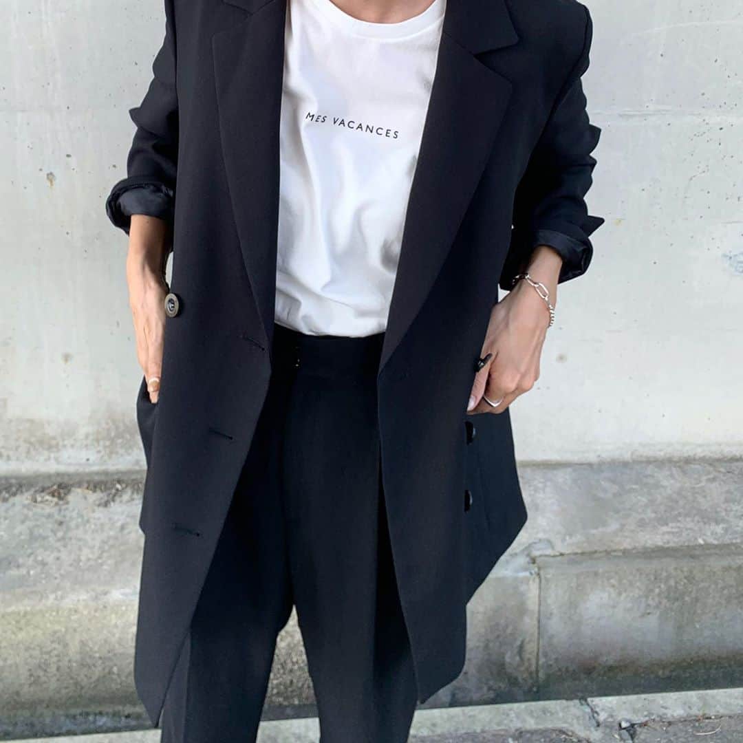 Mie Kawanoのインスタグラム：「サステイナブルで優しい服 をコンセプトにしたブランド𓅯 @mes_vacances_official のTシャツ  organic cottonで作られてて しっかりした生地で肌触りもすごく良い𓂃𓂂  シンプルなデザインだから色々と 使えそう♪  ただいまキャンペーン中で↓ 新規会員登録すると1,000ポイントプレゼント𓃈 全商品を対象にポイント5倍で送料も無料に♡  キャンペーン期間：10/1（木）~10/11（日）まで   #ミヴァコンス  #MESVACANES #sustainable  #botanical  #organic #pr」