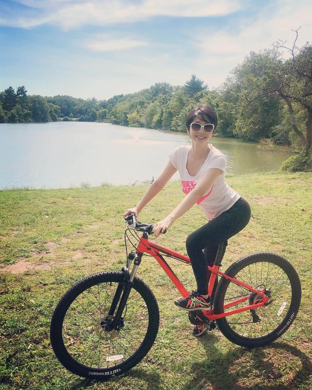 小泉麻耶さんのインスタグラム写真 - (小泉麻耶Instagram)「日本は台風だって🌬☔︎ I miss that moment in this beautiful park 🚲 #asian #actress #japanese #newjersey」10月8日 10時51分 - mayakoizumi