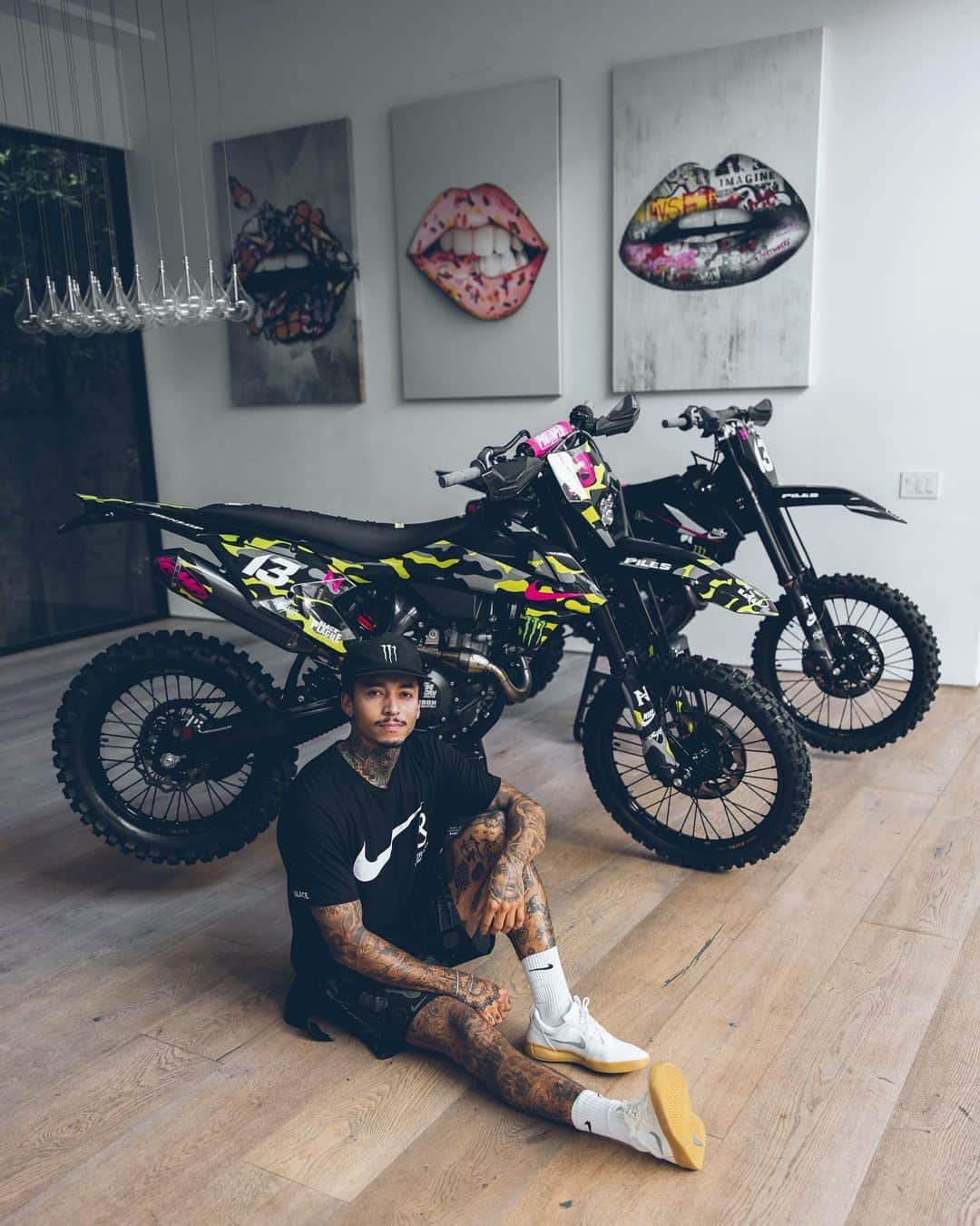 ナイジャ・ヒューストンのインスタグラム：「My Children🖤🖤 What you guys think of the new graphics?」