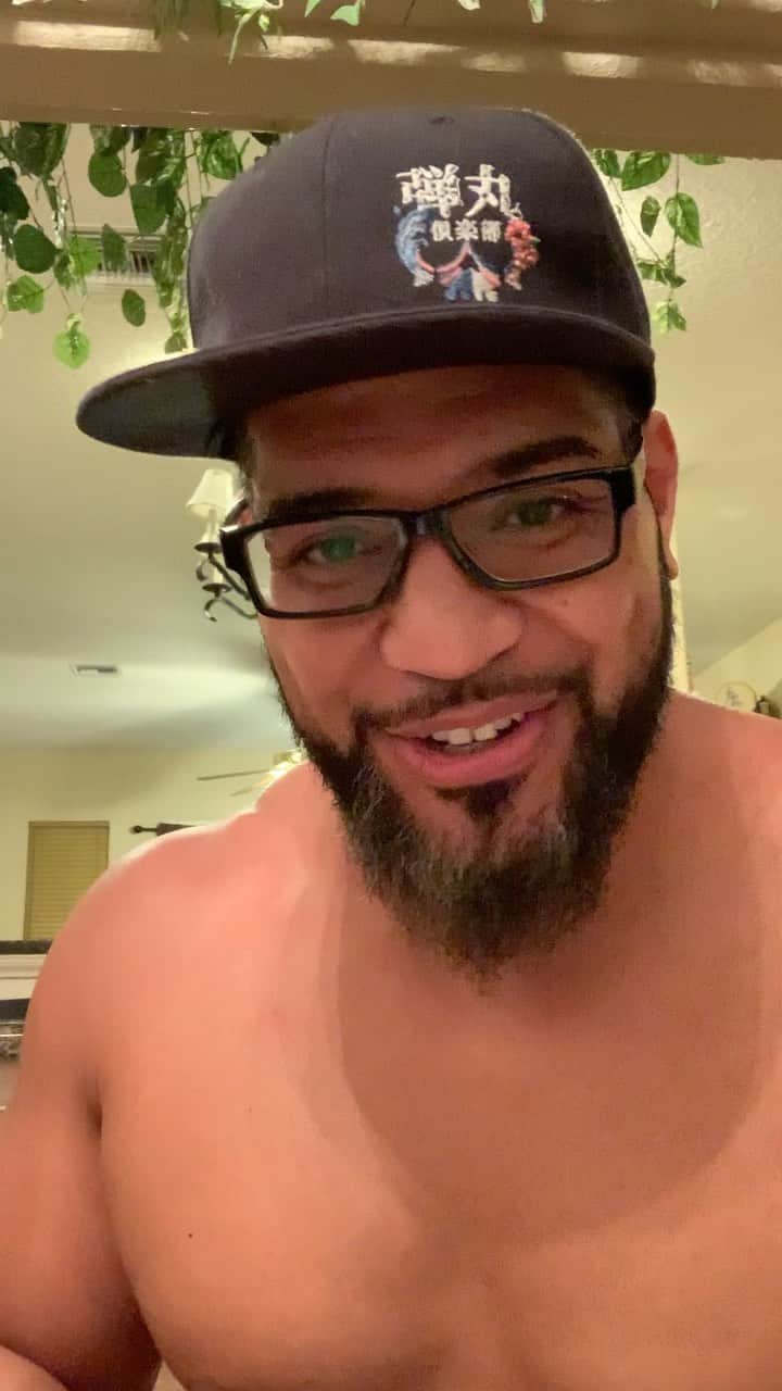 テヴィタ・フィフィタのインスタグラム：「More info on meeting me!」