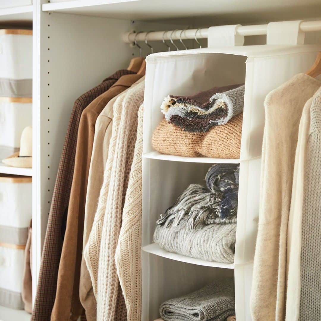 IKEA JAPANさんのインスタグラム写真 - (IKEA JAPANInstagram)「肌寒い日が続くようになりましたね。 今日は、衣替えにぴったりの収納アイテムをご紹介🧥﻿ クローゼットにはボックスや吊り下げ収納を使うと、空間を有効活用できますよ。﻿ 整理整頓をして、秋冬の支度を楽しみましょう。﻿ ﻿ #イケア #IKEA #ikeajapan #衣替え #収納 #クローゼット収納 #クローゼット #収納ボックス」10月8日 11時00分 - ikeajapan