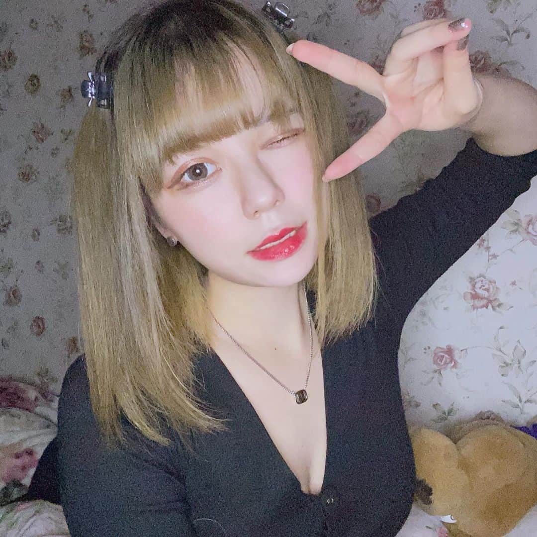 のインスタグラム：「最近花粉がすごいョ」