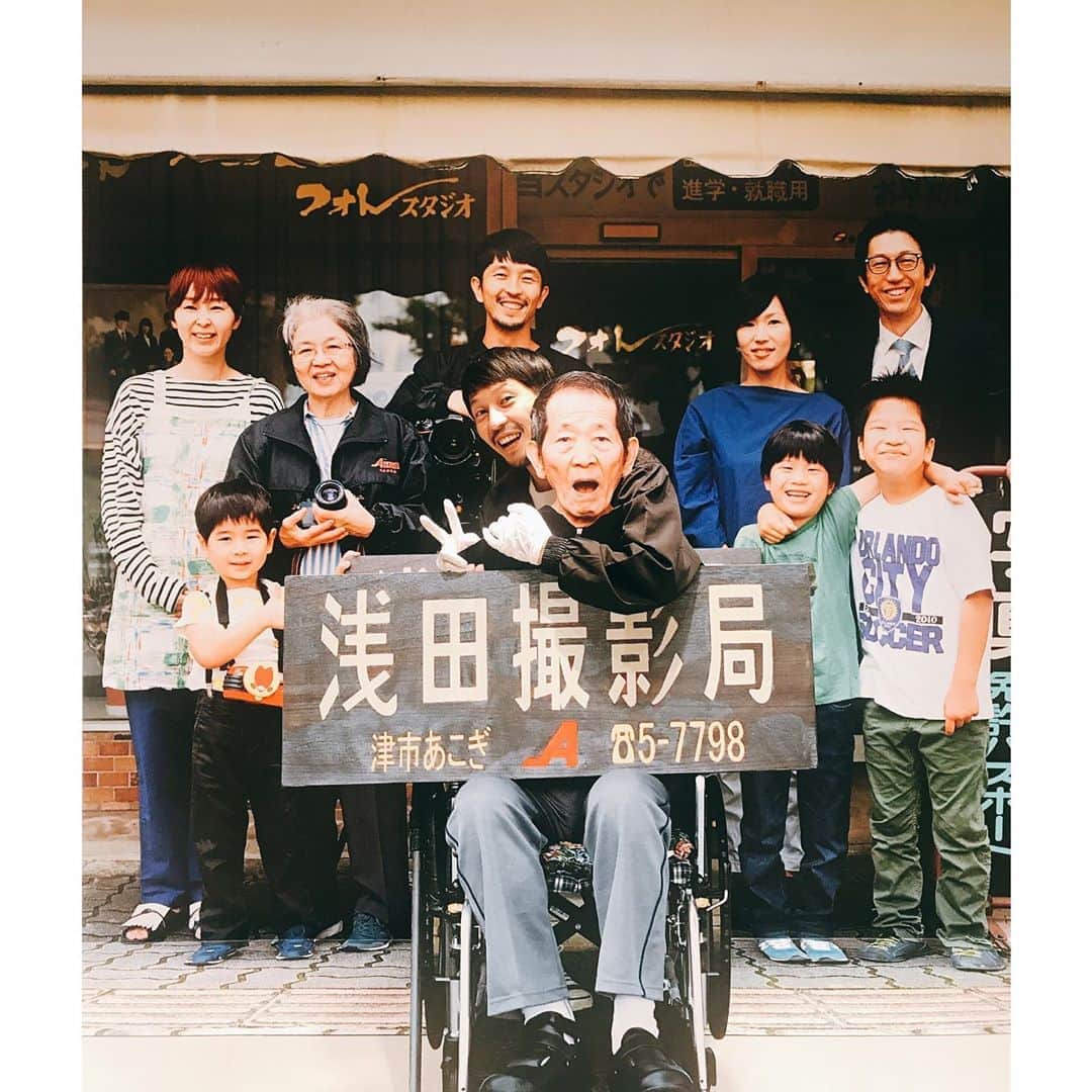 板橋よしえのインスタグラム：「. あさやんの写真展『浅田撮影局』へ！ 息子のあさぼうちゃん(朝日くん)を撮った、ほっこり＆めでたさに溢れる『浅田撮影局 まんねん』と父の遺影を撮った『浅田撮影局 せんねん』の写真展。 "ウォーリーをさがせ！"的な、あさぼうちゃんを見つけるのを楽しめる写真たちも！ 撮影スポットもあって、遊び心たっぷりな写真展でした☺️📷  『浅田撮影局』 PARCO MUSEUM TOKYO（渋谷パルコ 4F）東京都渋谷区宇田川町15-1  tel:03-6455-2697 期間：2020年9月26日(土)～10月12日(月)11:00-21:00 #浅田撮影局 #浅田政志」