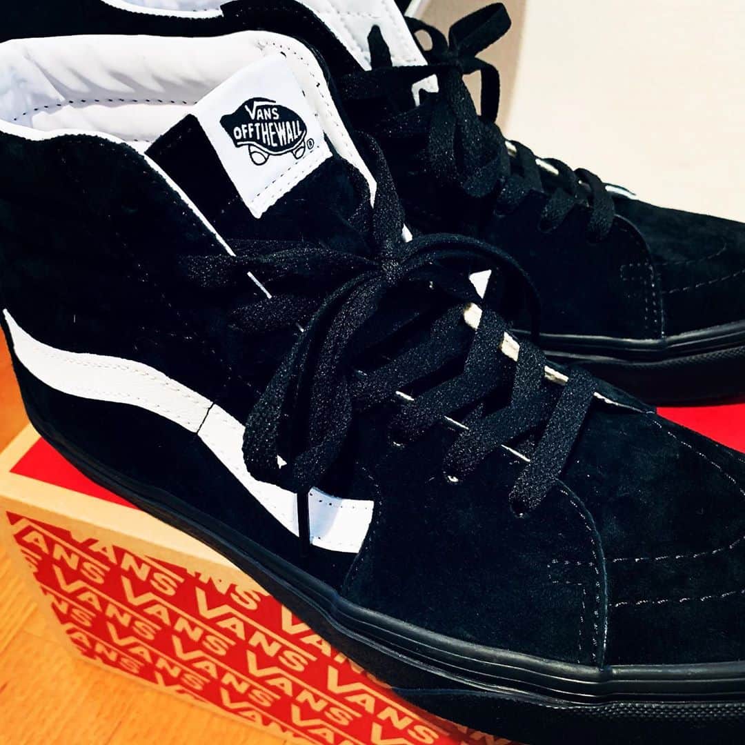 藤原佑介のインスタグラム：「新しいVANS。ドラムシューズとしても大切に、いろんなところに連れて行ってくれそう。 #VANS #SK8-HI」