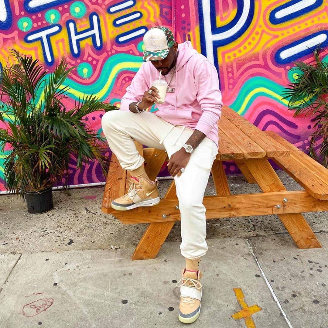 ファボラスのインスタグラム：「You gotta appreciate the cool, laid back real ones nowadays, cuz it’s really a circus out here 🤡」