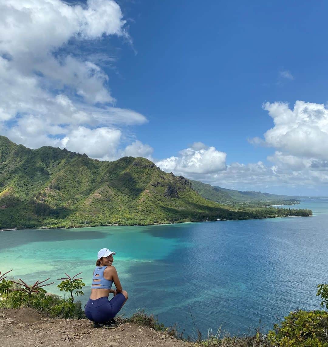 エビアン・クーのインスタグラム：「The best kind of therapy ⛰☀️🌿」