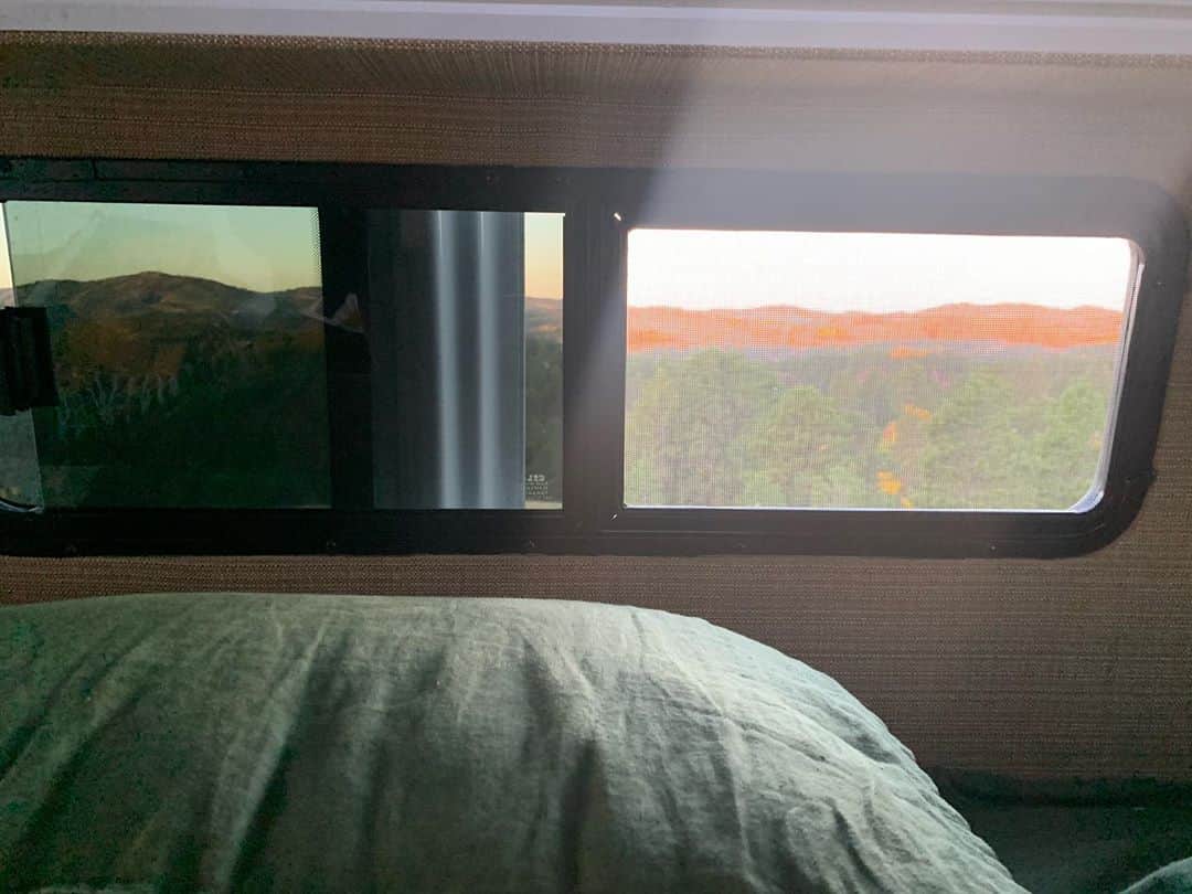 ホーランド・ロデンのインスタグラム：「Thank you for the bday comments ❤️ it was a morning glory morning indeed upon a mountain top...until I saw no trespassing signs 🤦‍♀️😬🤪 we just finished the van (about three week lag time) can’t wait for y’all to see it ❤️」