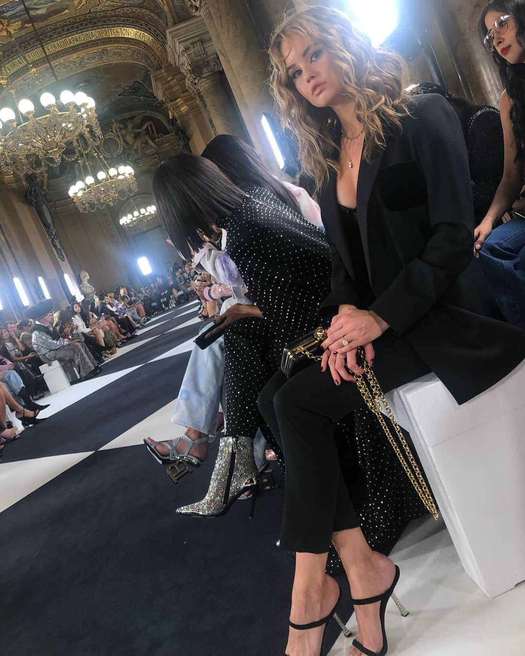 デビー・ライアンさんのインスタグラム写真 - (デビー・ライアンInstagram)「man #PFW obviously looked different last year — 2020 looks like me fomo and reminiscing playing with all my @lorealparis stuff, creating a twinkly iridescent geometric eye at home   💫 Fresh Wear foundation + True Match Eye Cream Concealer ❄️ Brilliant Eyes in Crystal Shine + Diamond Drop, feat. Air Mascara  🖋 Matte Signature Eyeliner in Burgundy on the outside wing, Greige bringing it in, and the color Blue where you see it’s blue  👩‍🎨 Colour Riche lipstick in Montemarte and Age Perfect Radiant Blush in Marigold #lorealparispartner」10月8日 11時34分 - debbyryan