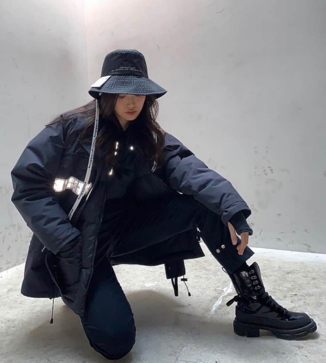 I.T IS INSPIRATIONさんのインスタグラム写真 - (I.T IS INSPIRATIONInstagram)「Here comes the boots season that the @bothparis Gao high boots can go with everything! - @filxiaobai and @irinashayk are looking 🔥 in the timeless black Gao high boots. An interpreter of balance, Parisian label Both explores the endless possibilities of combining natural material with technologies in creating sleek and durable footwear. It ethically manufactured pieces aim to highlight strong forms and clean shapes as Both focuses on creating balance through simplicity and ingenuity. - Shop in store and online now to complete your fall style with the boots! - #ITHK #ITisInspiration #both #bothparis #boots #gaohighboots」10月8日 11時50分 - ithk
