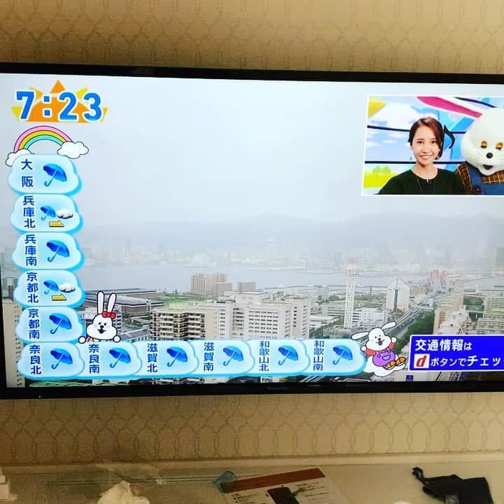 のインスタグラム：「とりあえず宝塚ゴルフ倶楽部へ ゴルフ中止して朝粥食べて一旦解散して夜会食へ！ とりあえずゴルフ場から3分の弟分の新築の大豪邸へ 5億円の大豪邸にあっぱれ！ ホテル戻って孤独のグルメしよ！」
