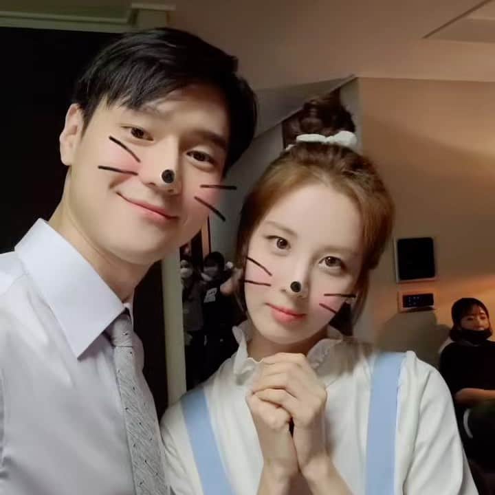 コ・ギョンピョのインスタグラム：「10월 8일 #jtbc수목드라마#사생활 2화   차주은과 이정환의 첫만남 🖤  오늘도 본방사수-!! #차주은#이정환」