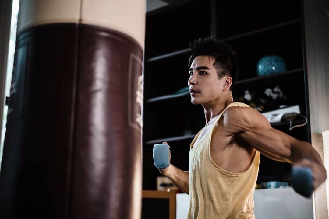 ルーディ・リンのインスタグラム：「I hung this punching bag in my living room next to the TV in case I get punchy when another Asian character shows up without a single line to say...I’m getting really fit.   Countless lawyers, detectives and femme fatales with so much to say but just can’t for some mysterious reason! Swipe left to check out some of the sufferers (ok, maybe we got lucky with Ator 2) and cure the #muteasiansyndrome by speaking up.  Edit: in hindsight I think this should’ve been #unmuteasiansyndrome . Let’s use both.」