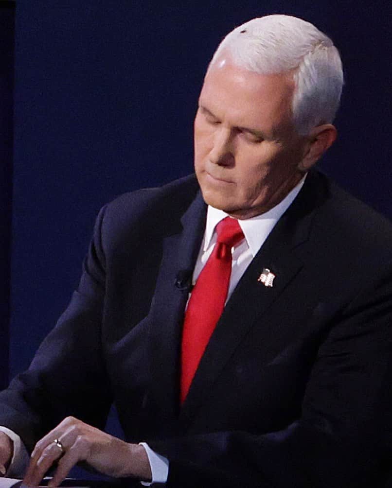 Just Jaredさんのインスタグラム写真 - (Just JaredInstagram)「A fly landed on Mike Pence’s head during the VP debate and celebs had so many funny things to say about it! Tap this photo at the LINK IN BIO for all the reactions. #MikePence #MikePenceFly Photo: Getty」10月8日 11時47分 - justjared