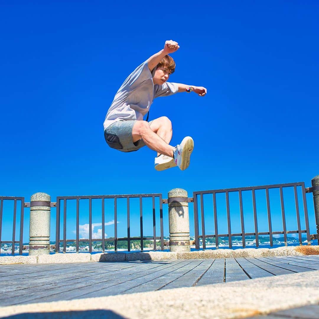 石田太志のインスタグラム：「Jump. • #footbag #taishiishida #freestyle #soccer #follow #worldchampion #performance #performer #instagramer #hackysack #sky #blue」
