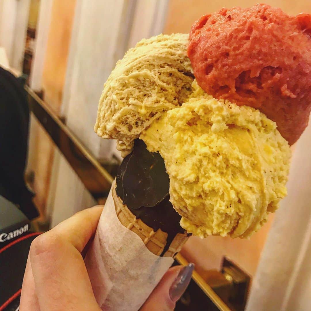 赤谷更紗のインスタグラム：「アイスクリーム食べたい」