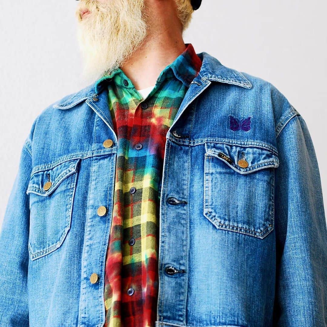 wonder_mountain_irieさんのインスタグラム写真 - (wonder_mountain_irieInstagram)「_［limited］ Needles × Lee / ニードルズ × リー "Jean Jacket - 13oz Denim / Vintage-" ¥34,100- _ 〈online store / @digital_mountain〉 https://www.digital-mountain.net/shopdetail/000000011098/ _ 【オンラインストア#DigitalMountain へのご注文】 *24時間受付 *15時までのご注文で即日発送 *1万円以上ご購入で送料無料 tel：084-973-8204 _ We can send your order overseas. Accepted payment method is by PayPal or credit card only. (AMEX is not accepted)  Ordering procedure details can be found here. >>http://www.digital-mountain.net/html/page56.html _ #NEPENTHES #Needles #ネペンテス #ニードルズ _ 本店：#WonderMountain  blog>> http://wm.digital-mountain.info/blog/20200801-1/ _ 〒720-0044  広島県福山市笠岡町4-18  JR 「#福山駅」より徒歩10分 #ワンダーマウンテン #japan #hiroshima #福山 #福山市 #尾道 #倉敷 #鞆の浦 近く _ 系列店：@hacbywondermountain _」10月8日 12時02分 - wonder_mountain_