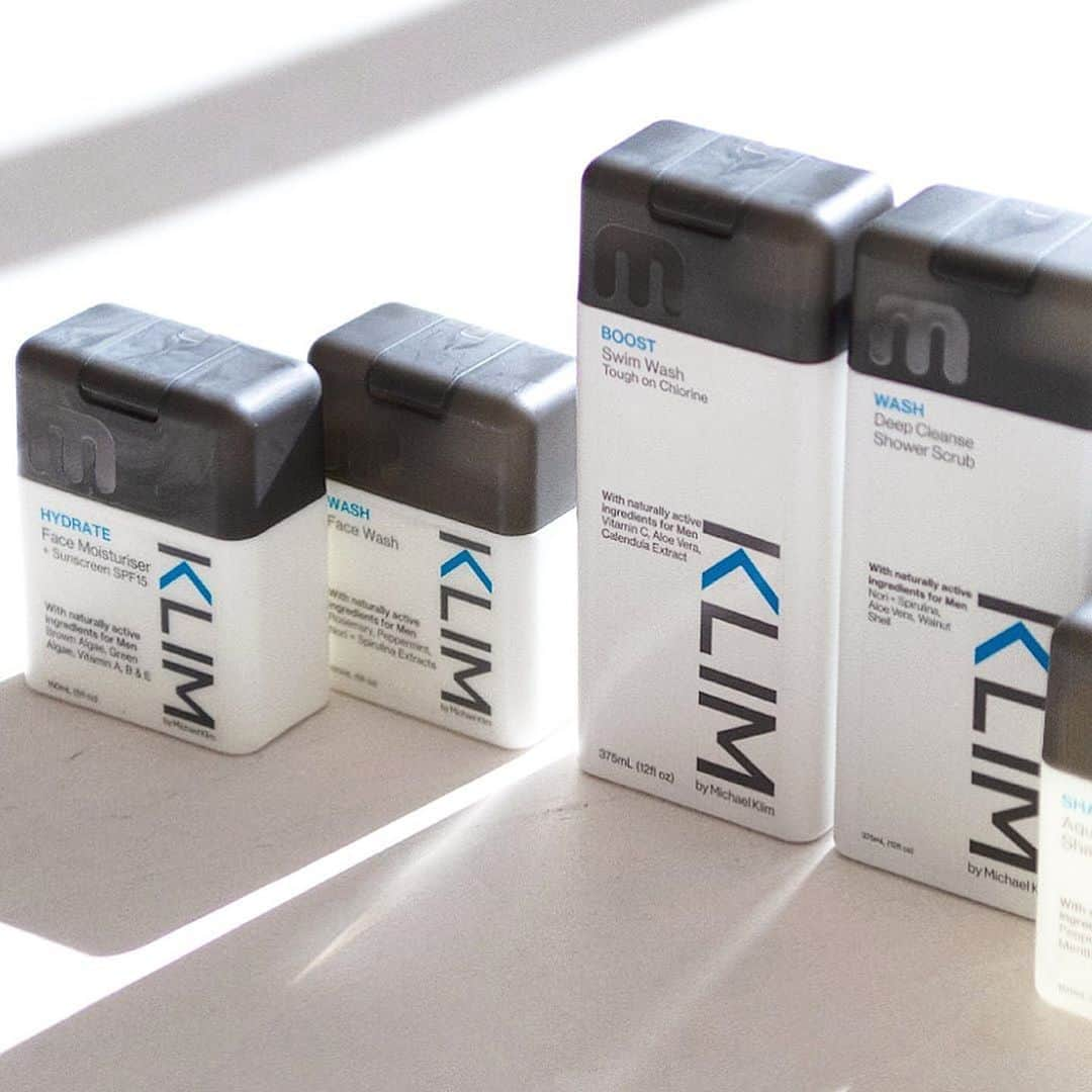 マイケル・クリムさんのインスタグラム写真 - (マイケル・クリムInstagram)「My daily line up, clean, nourish and protect! ✔️✔️✔️ @klimbymichaelklim #skinfitness #forskinthatcandoanything #australianmade #skincare」10月8日 12時22分 - michaelklim1