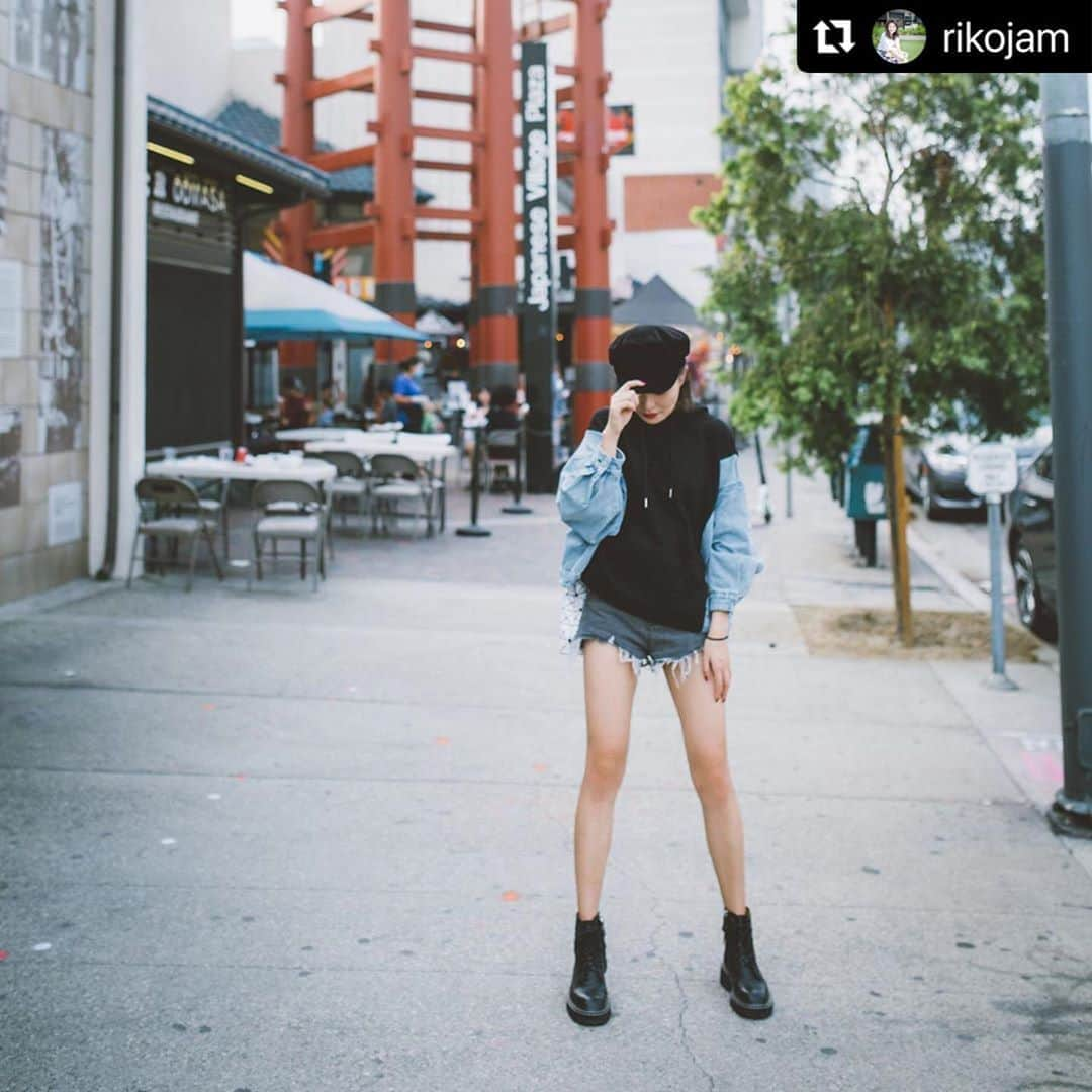 EGOIST STAFFさんのインスタグラム写真 - (EGOIST STAFFInstagram)「#Repost @rikojam with @make_repost thank you❤️  ・・・ - Little tokyo～ @egoist_official 家的卫衣太好看了，黑色拼牛仔，还做成了蝙蝠袖的样子 ……………………………………………………………….................. #梨子のootd365 #今日の服	 #お洒落さんと繋がりたい	 #今日のコーデ	 #ファッション	 #カジュアル	 #ロサンゼルス	 #ファッション	 #大人カジュアル	 #街拍	 #穿搭	 #时尚	 #潮流	 #ootdshare	 #mylook	 #ootdfashion 	 #streetstyle 	 #streetwear	 #streetfashion	 #fashionpost  #stylegram	 #whatiworetoday	 #wiwt	 #instafashion	 #fashionblogger	 #ootd	 #ootdfashion	 #ootdshare	 #wiw	 #ootdmagazine	 @popstyle_mag	 @stylefeed.ph @andotherstories  @instagram ………………………………………………………………..................」10月8日 12時31分 - egoist_snap