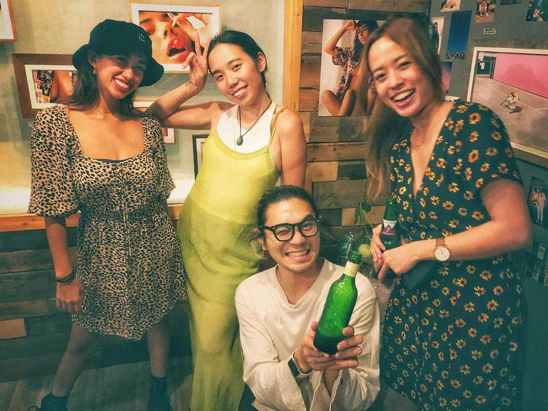 Tattyのインスタグラム：「@mireicsaale28 に会いに行ったら、 気になってた @saeka_adamiss ちゃんの個展で、個展行ったら　@_masa_hair_ がいてyaaaayってなった束の間の楽しいひととき〜だった先日の思い出📸  @tatsuyand90 さんのアートもチラッと😋 @saeka_adamiss ちゃん素敵な作品と空間をありがとう😘❤️」