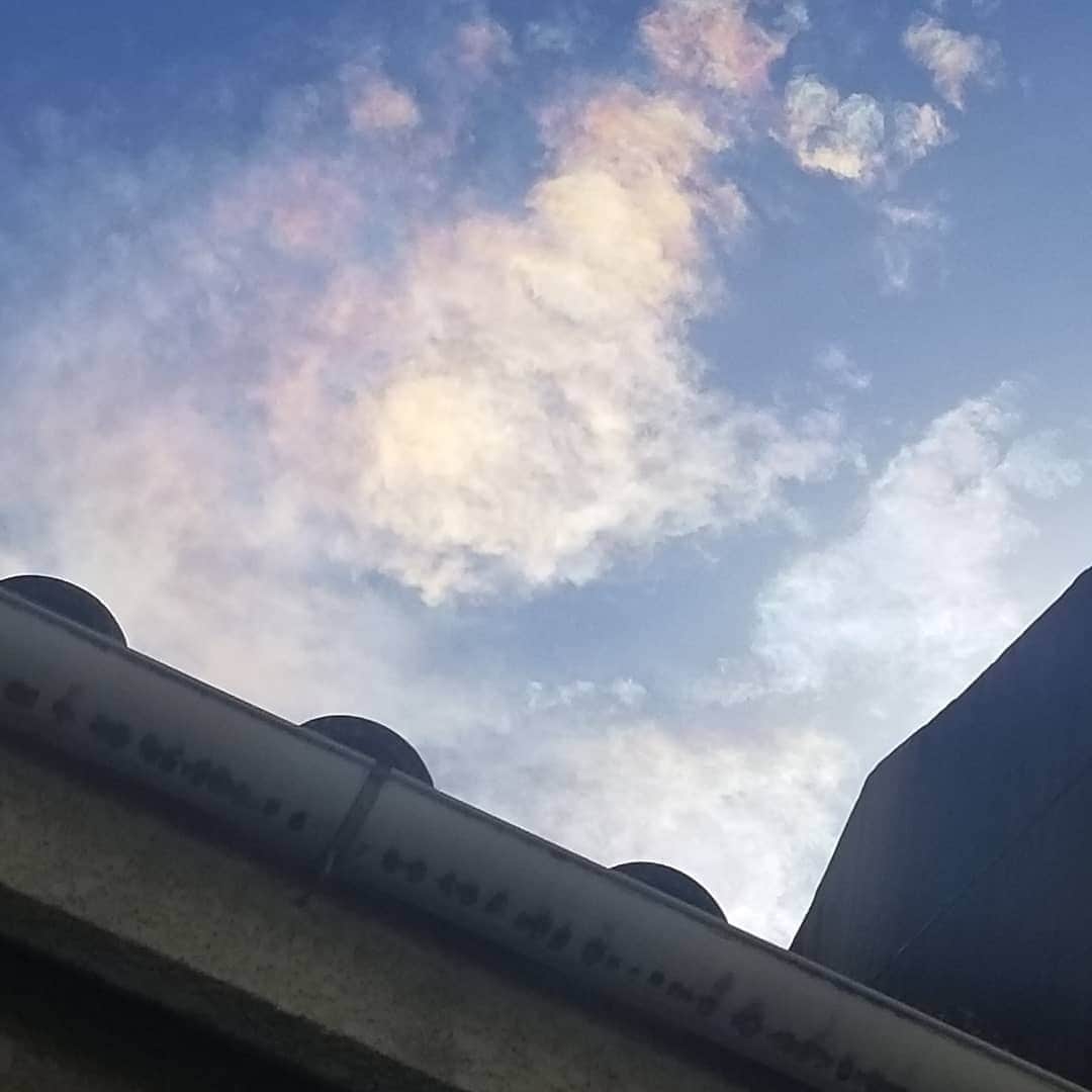 前田真里さんのインスタグラム写真 - (前田真里Instagram)「新大工町からの帰り道、 美しい彩雲に出くわしました💕  なにかいいことありますように  来年は、長崎くんち もってこ～い  \😀/  #長崎くんち #10月8日 #中日」10月8日 12時51分 - maedamari