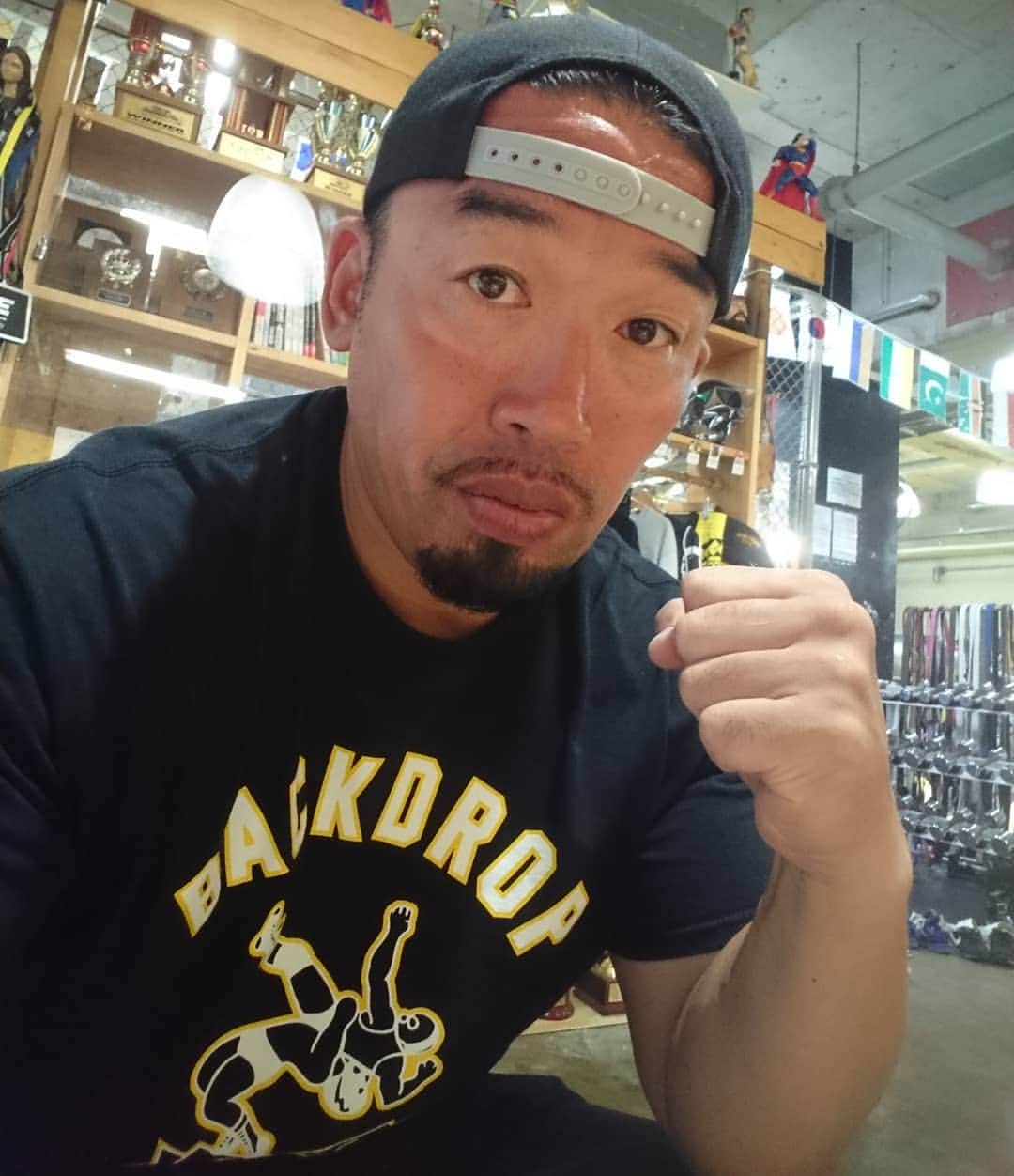 武蔵のインスタグラム：「昨日はYSAで軽くトレーニング。  高知の撮影でずっと船の上やったからサングラス焼けしてパンダみたいになってしまった💦  #武蔵 #日焼け #サングラス焼け  #パンダ」