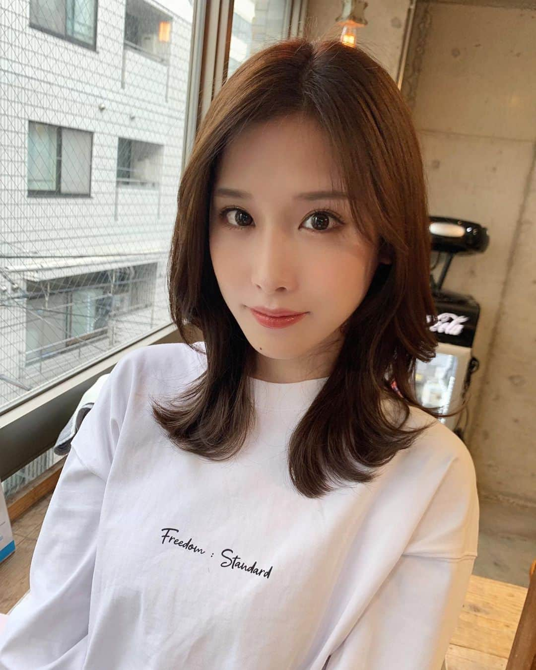 益田アンナさんのインスタグラム写真 - (益田アンナInstagram)「(@hideto_piece201 )でカットカラーしてきたよ💇‍♀️  秋なので少し暗くしてオレンジみを抑えたブラウンに。  担当ひでさん、いつもありとうございます🙏✨  #piece201#中目黒#秋カラー#レイヤーカット#hairstyle」10月8日 12時58分 - anna_masuda