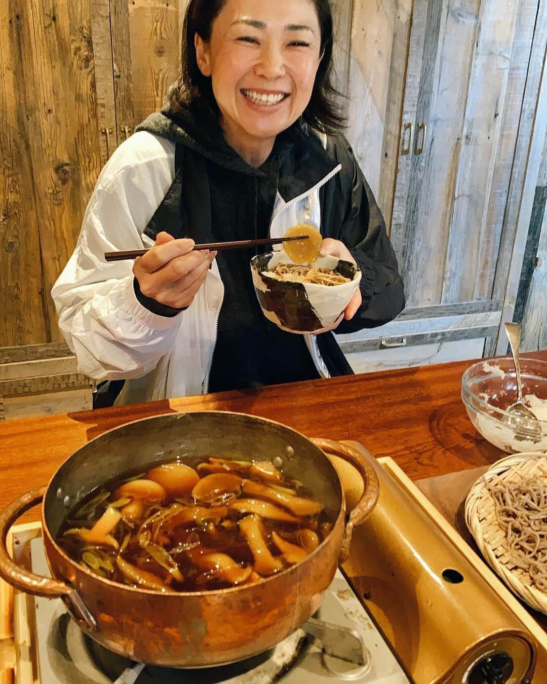 古閑美保さんのインスタグラム写真 - (古閑美保Instagram)「自分でキノコ採って食べる。今まで食べた蕎麦の中でダントツ一位でした。落葉蕎麦❤️」10月8日 13時07分 - kogamihokogamiho