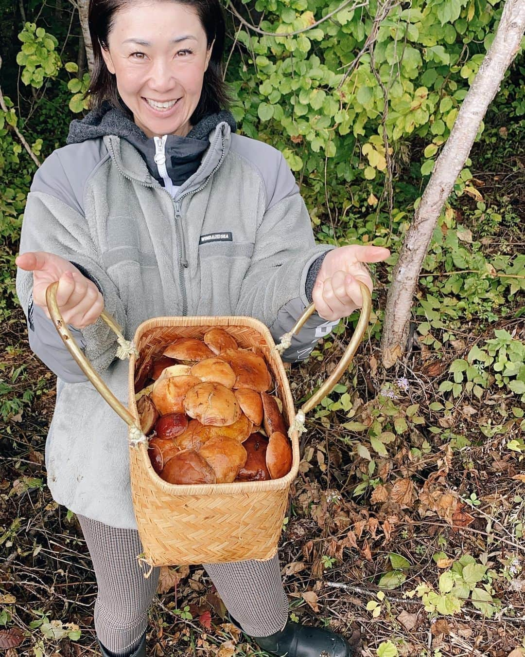 古閑美保さんのインスタグラム写真 - (古閑美保Instagram)「自分でキノコ採って食べる。今まで食べた蕎麦の中でダントツ一位でした。落葉蕎麦❤️」10月8日 13時07分 - kogamihokogamiho